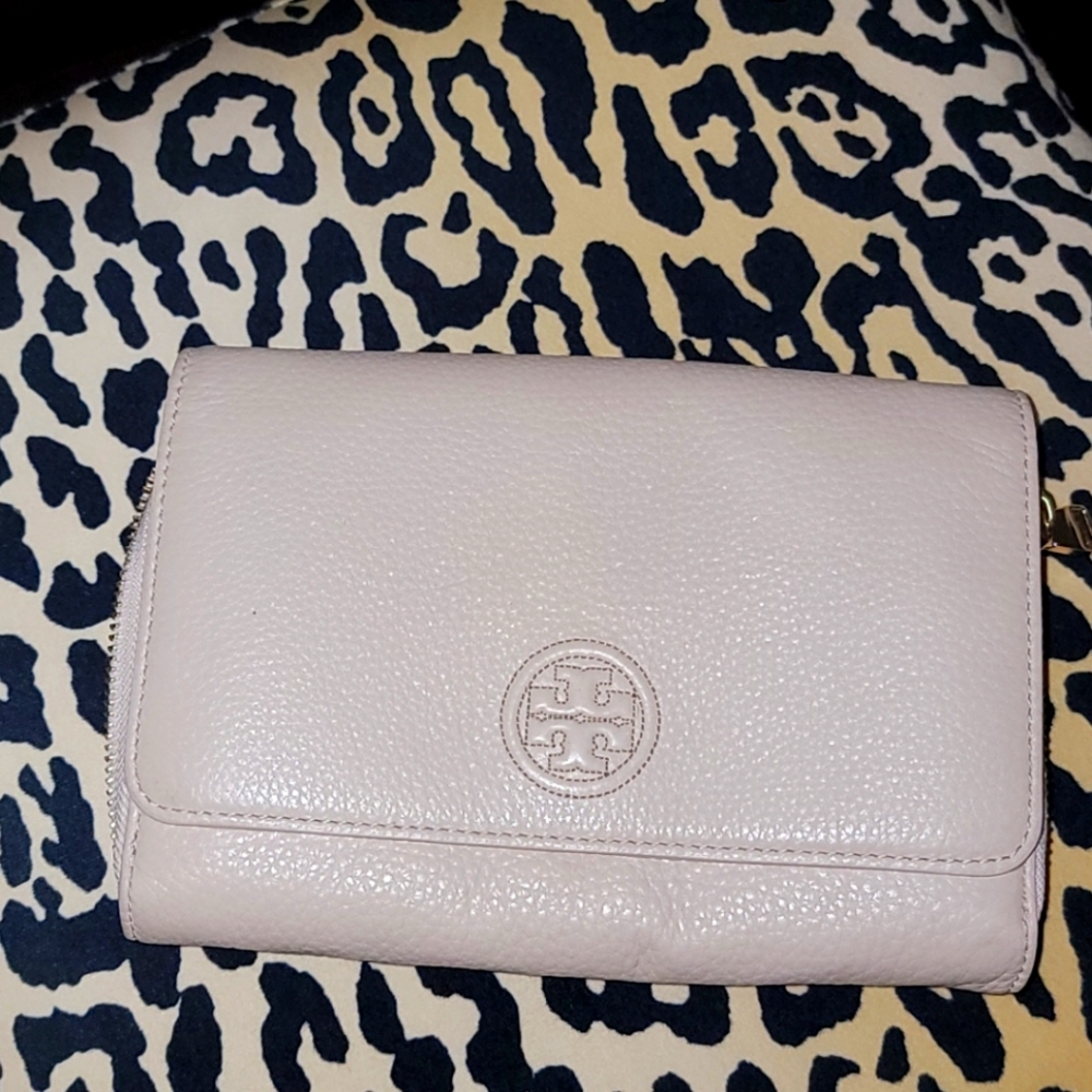 Tory burch wallet crossbody